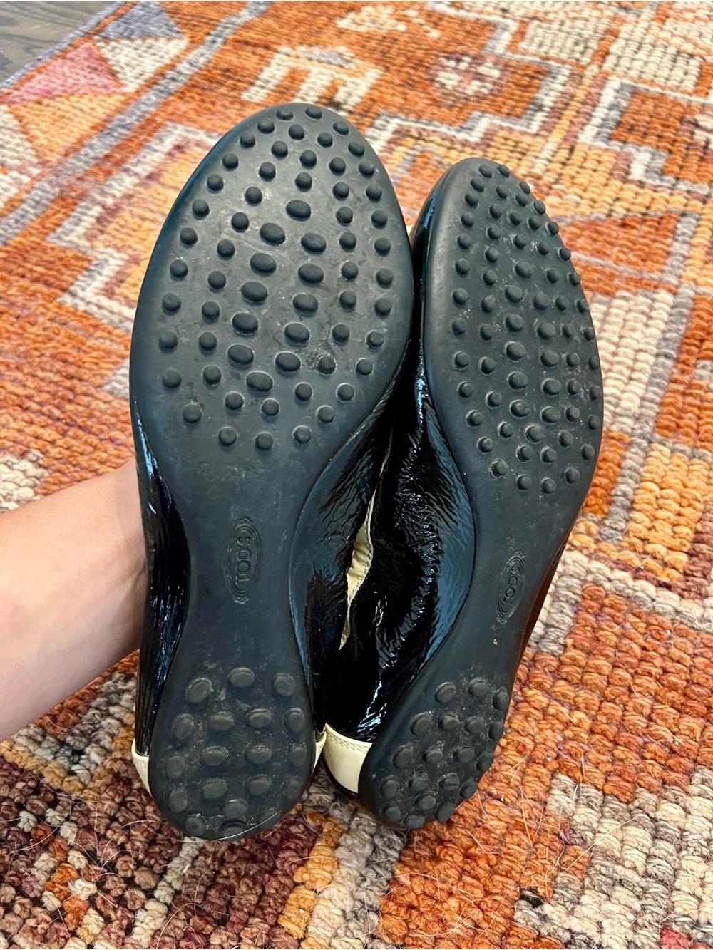 Tod's Black and Cream Patent Leather Ballet Flats - Picture 4 of 7